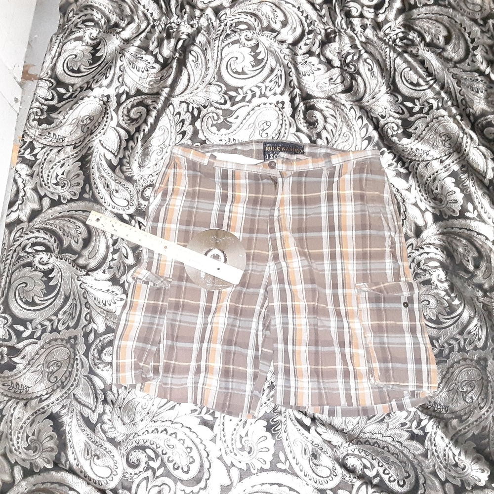 new IZOD 32 mens brown shorts